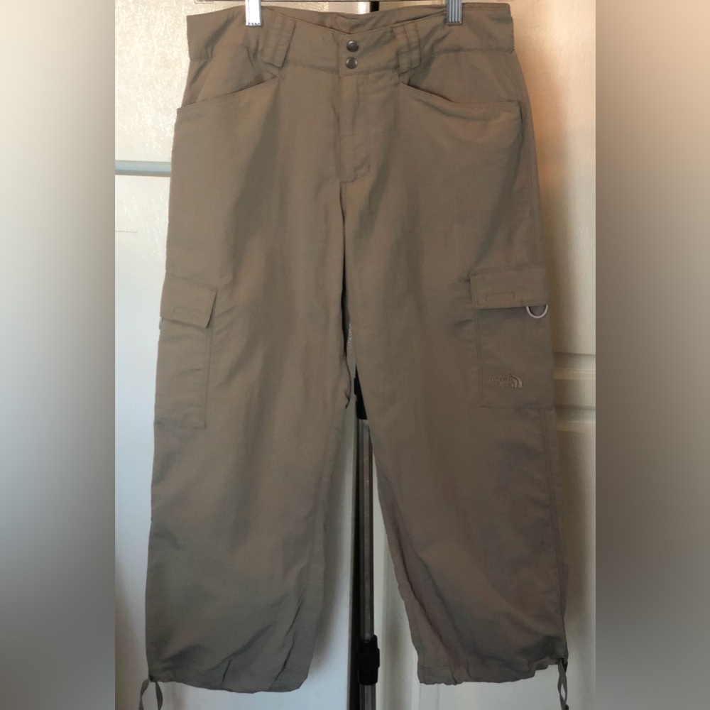 Women’s the north face khaki colour like new size 6 3/4 length bottoms